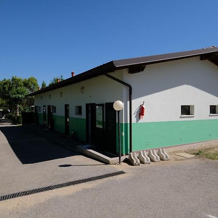 特瑞维萨哥营地酒店 Moniga del Garda 外观 照片