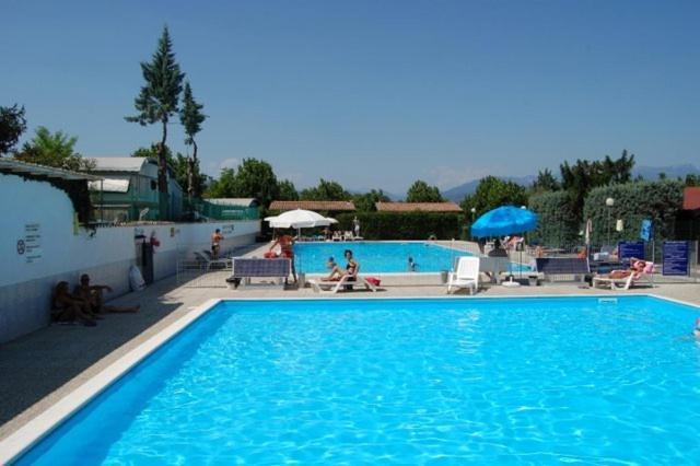 特瑞维萨哥营地酒店 Moniga del Garda 客房 照片