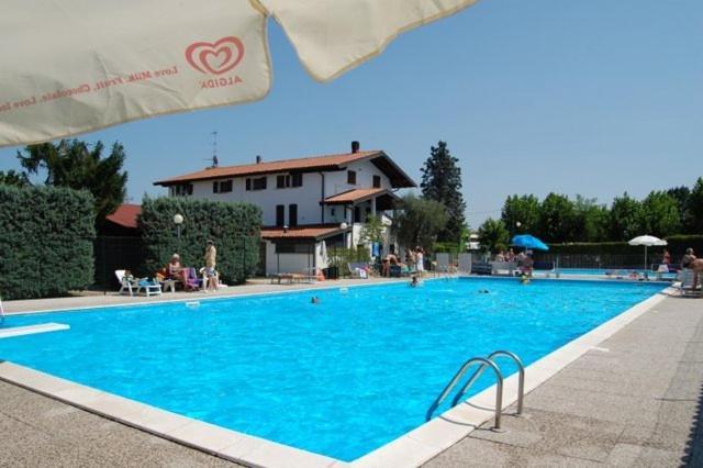 特瑞维萨哥营地酒店 Moniga del Garda 客房 照片
