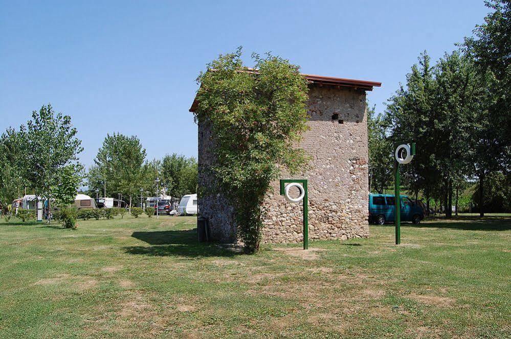 特瑞维萨哥营地酒店 Moniga del Garda 外观 照片